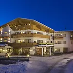 Kraeuterhotel Hochzillertal 4*