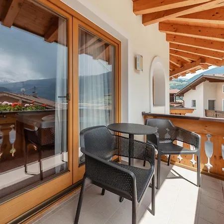 ホテル Kraeuterhotel Hochzillertal