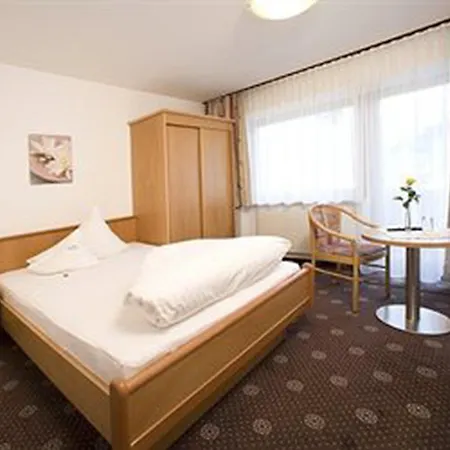 酒店 Kraeuterhotel Hochzillertal 4*