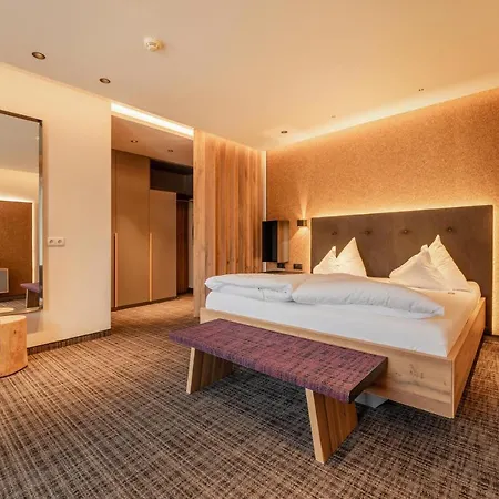 Kraeuterhotel Hochzillertal 4*