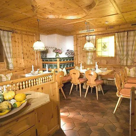 호텔 Kraeuterhotel Hochzillertal