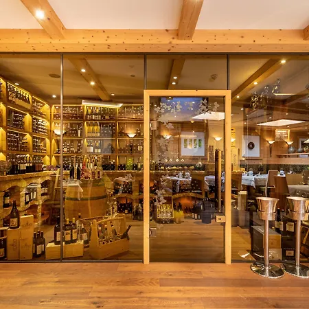 호텔 Kraeuterhotel Hochzillertal 4*