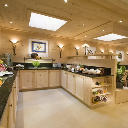 Kraeuterhotel Hochzillertal 호텔