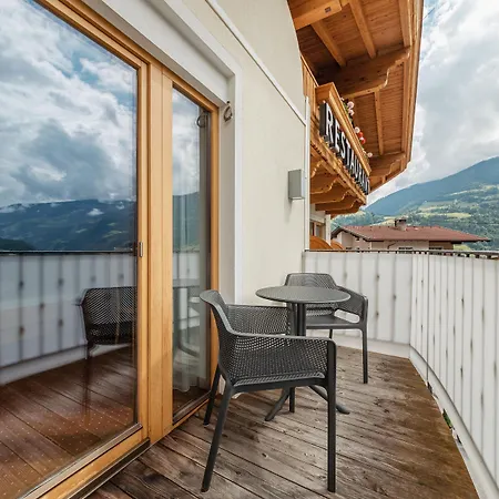 Otel Kraeuterhotel Hochzillertal 4*